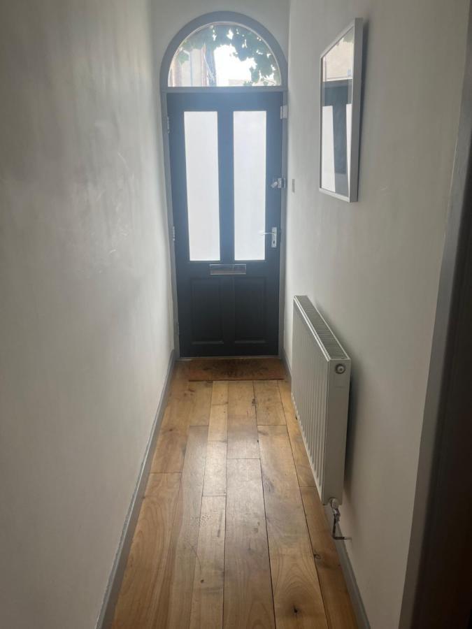3-Bedroom Home With Free Parking In Chorlton Манчестер Экстерьер фото